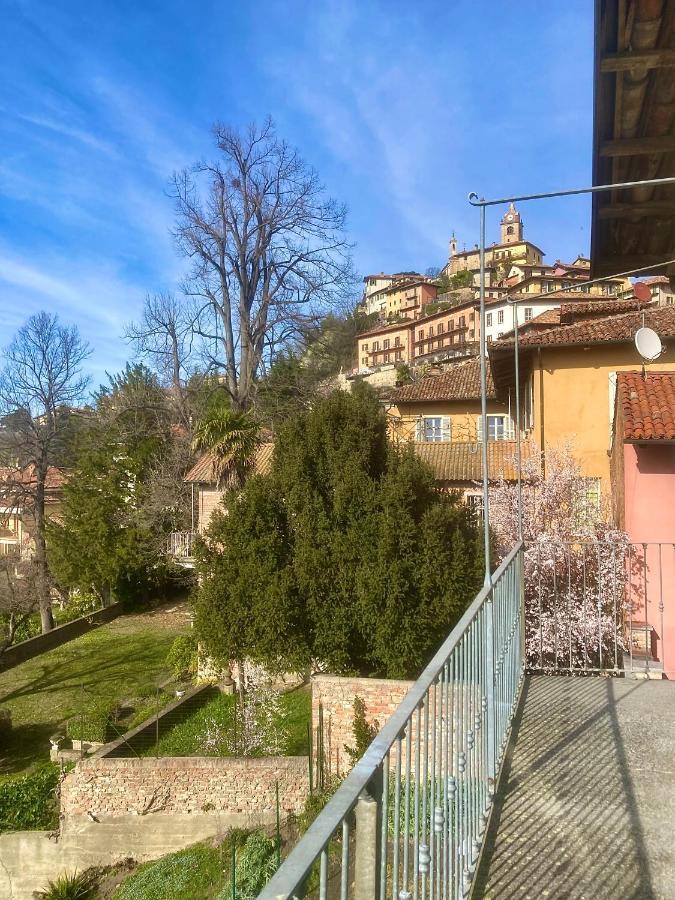 Da Emi - La Casetta In Piazza Monforte dʼAlba Екстериор снимка