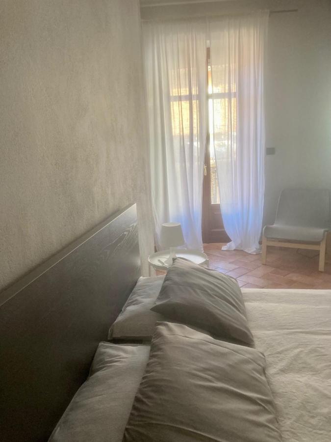 Da Emi - La Casetta In Piazza Monforte dʼAlba Екстериор снимка