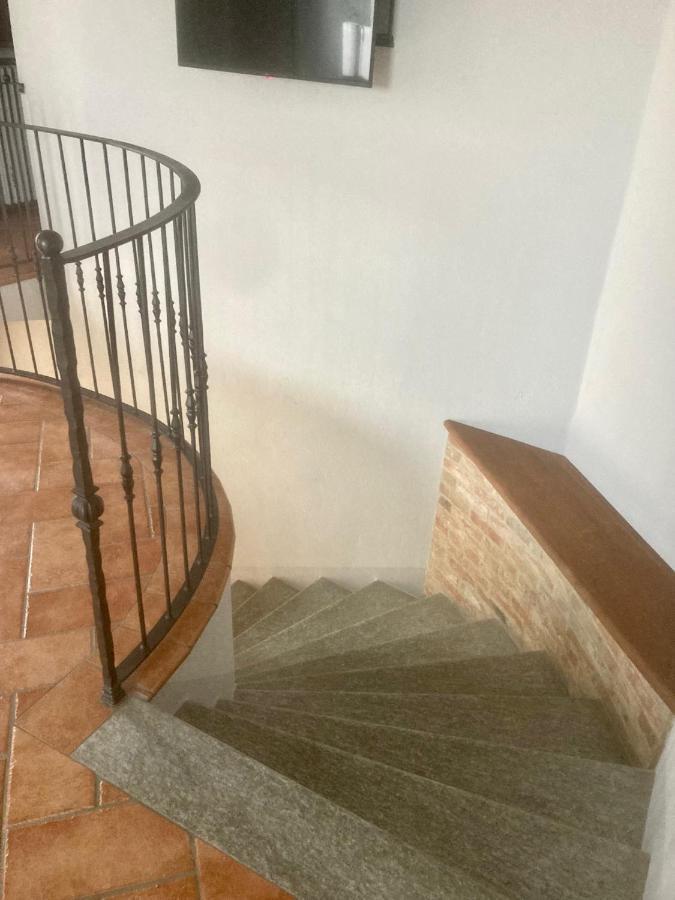 Da Emi - La Casetta In Piazza Monforte dʼAlba Екстериор снимка