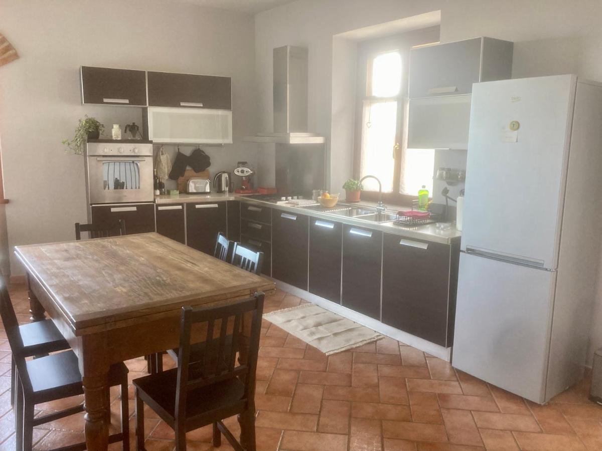 Da Emi - La Casetta In Piazza Monforte dʼAlba Екстериор снимка